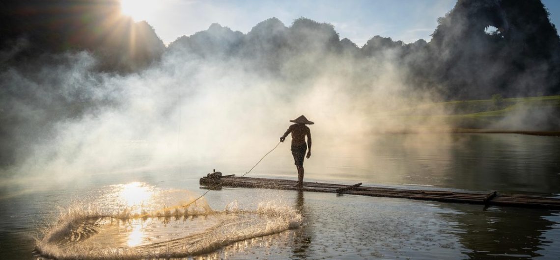 fishing, vietnam, fisherman, province, cao bang, lifestyle, daylight, life, nature, sky, water, mist, fog, sunlight-9246365.jpg